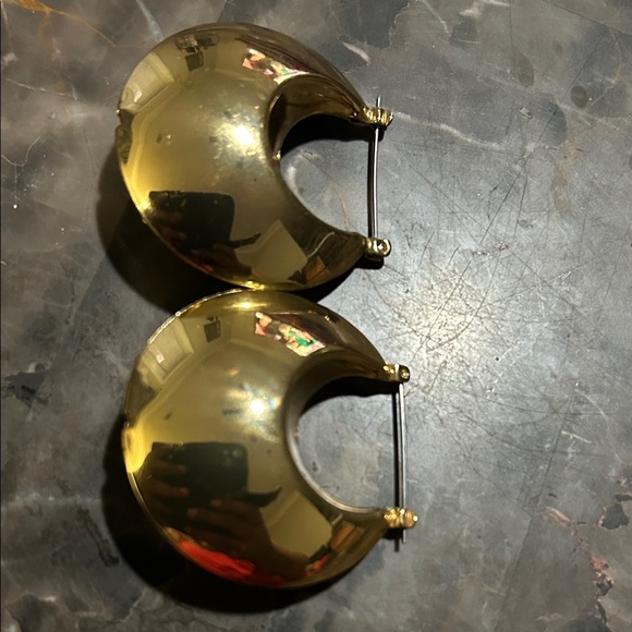 Gold Tone Chunky Hoop Earrings Unsigned! - Picture 10 of 16